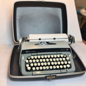 Vintage 1973 Smith Corona Typewriter Portable With Case Cozy Gray Classic